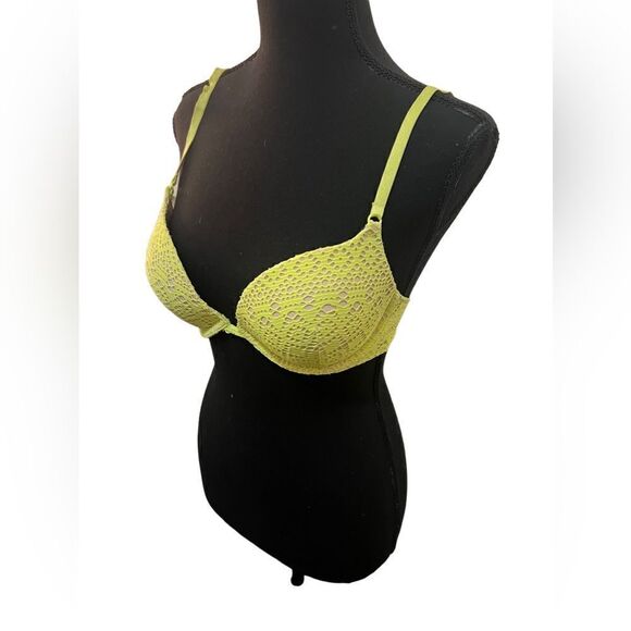 Victoria’s Secret Push Up Bra 34C READ DESCRIPTION - Picture 2 of 7